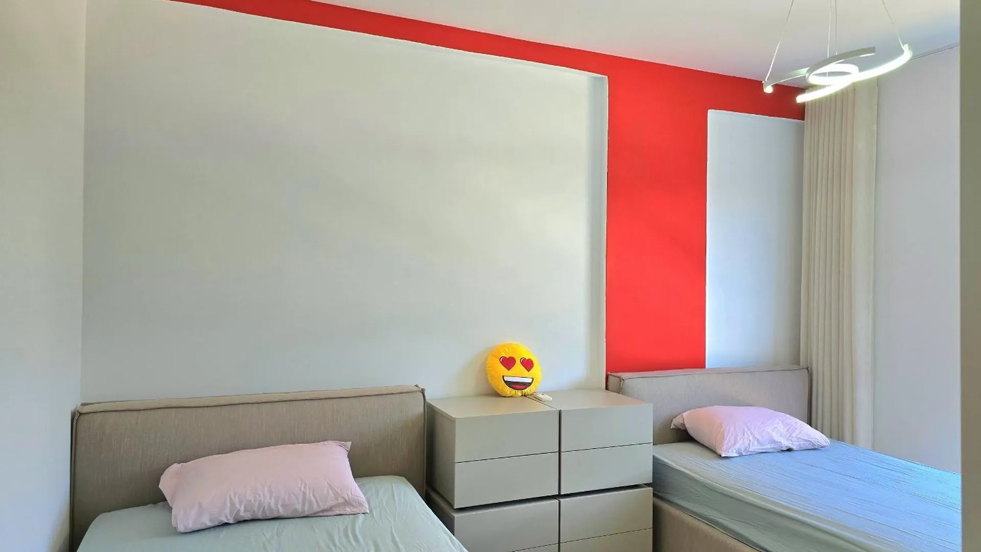 Swisssweet Apartment - 297 Durrës 0*,