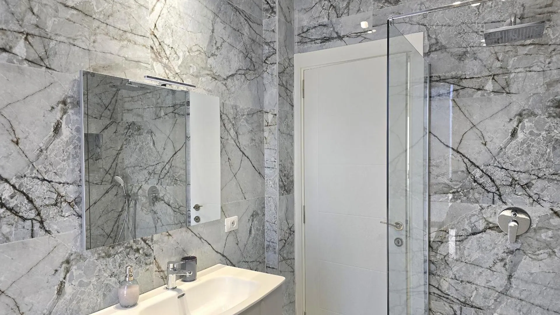 Swisssweet Apartment - 297 Durrës