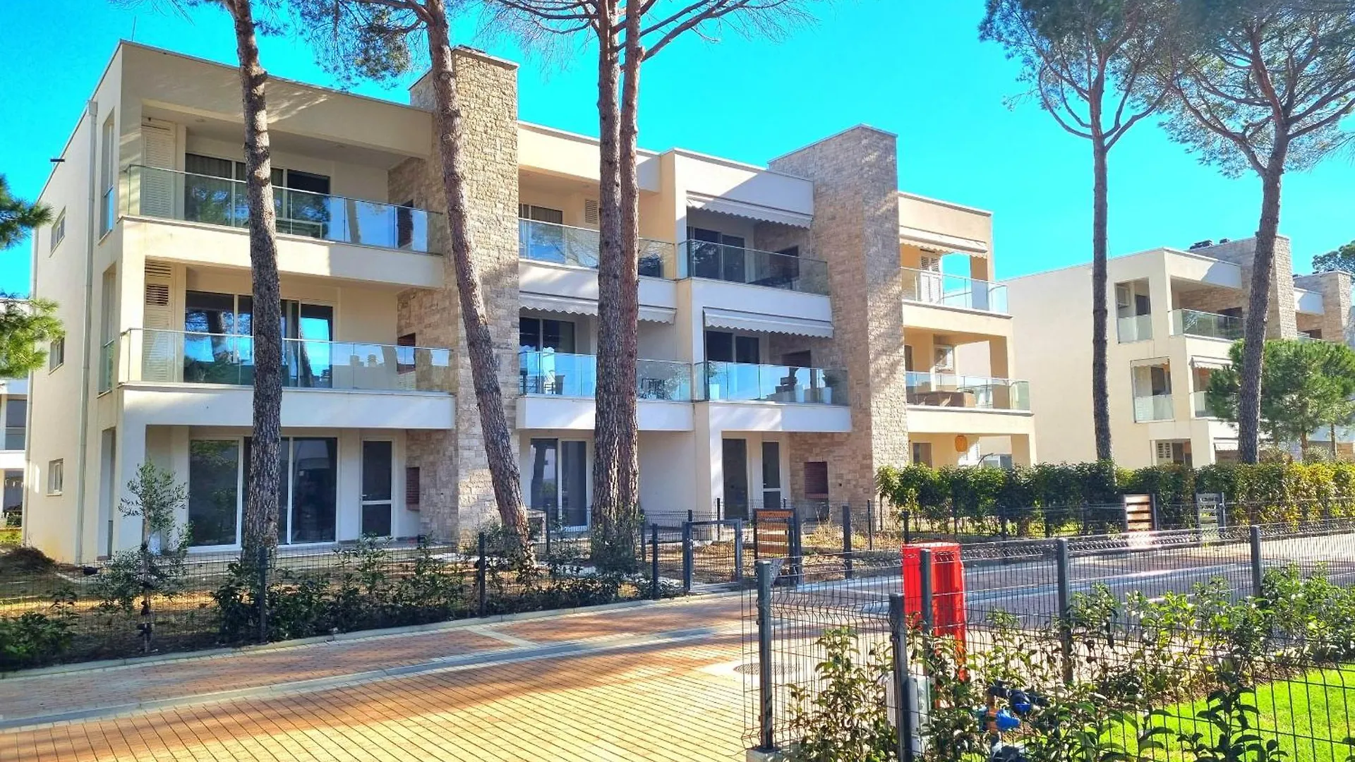 Swisssweet Apartment - 297 Durrës